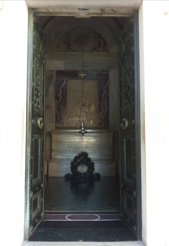 Tomba di Dante interno - Wikiangie14