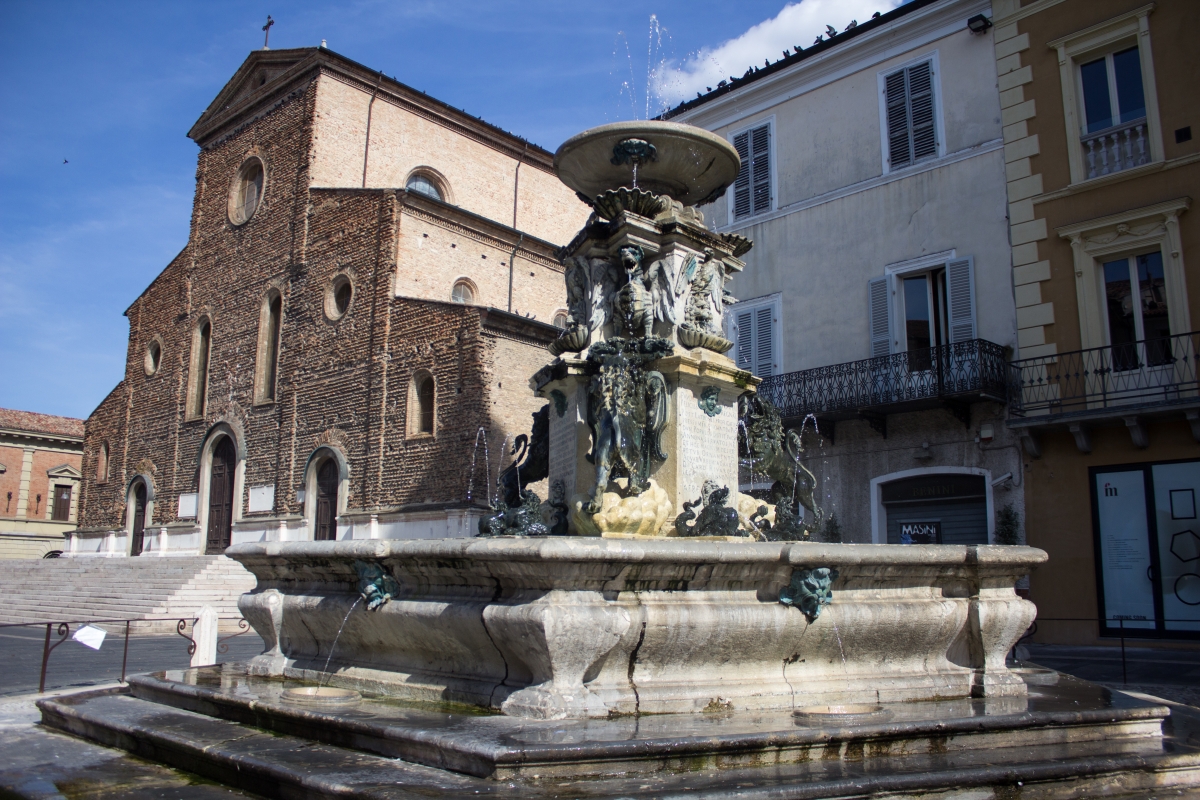 Fontana Monumentale e duomo di Faenza - Matt.giocoliere