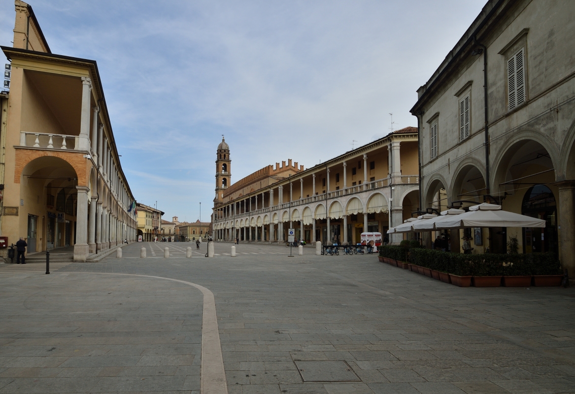 Piazza del Popolo nella sua estensione Faenza - Wwikiwalter