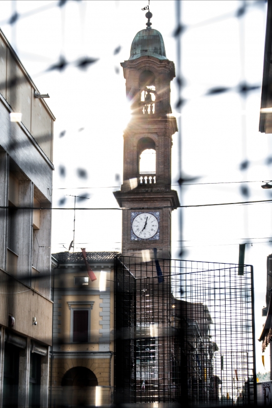 Torre dell'orologio presa fra le reti - Laurina 79
