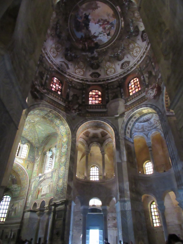Scorcio dell'interno della Basilica di San Vitale - Lorenza Tuccio