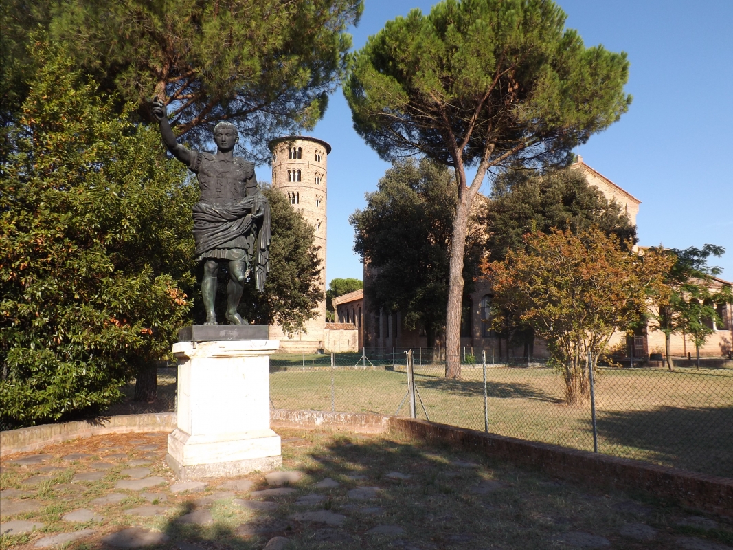 Statua di Augusto e basilica di Sant'Apollinare in Classe - Cristina Cumbo