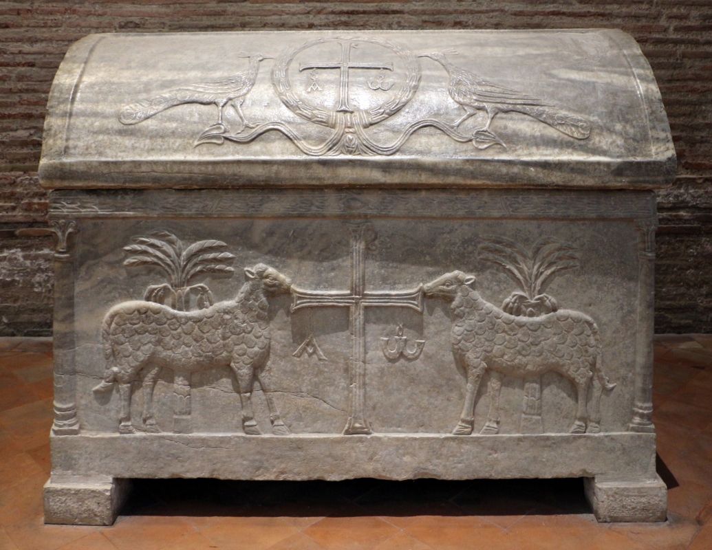 Sant'apollinare in classe, interno, sarcofagi ravennati del V secolo ca. 11 croce, agnelli e palme - Sailko