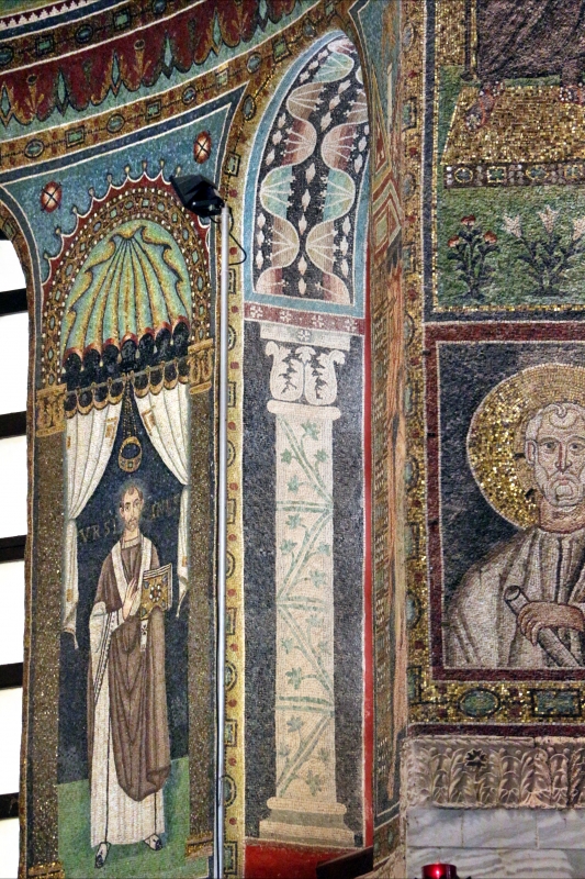 Sant'apollinare in classe, mosaici del catino, colonne negli sguanci, 550 ca. 01 - Sailko