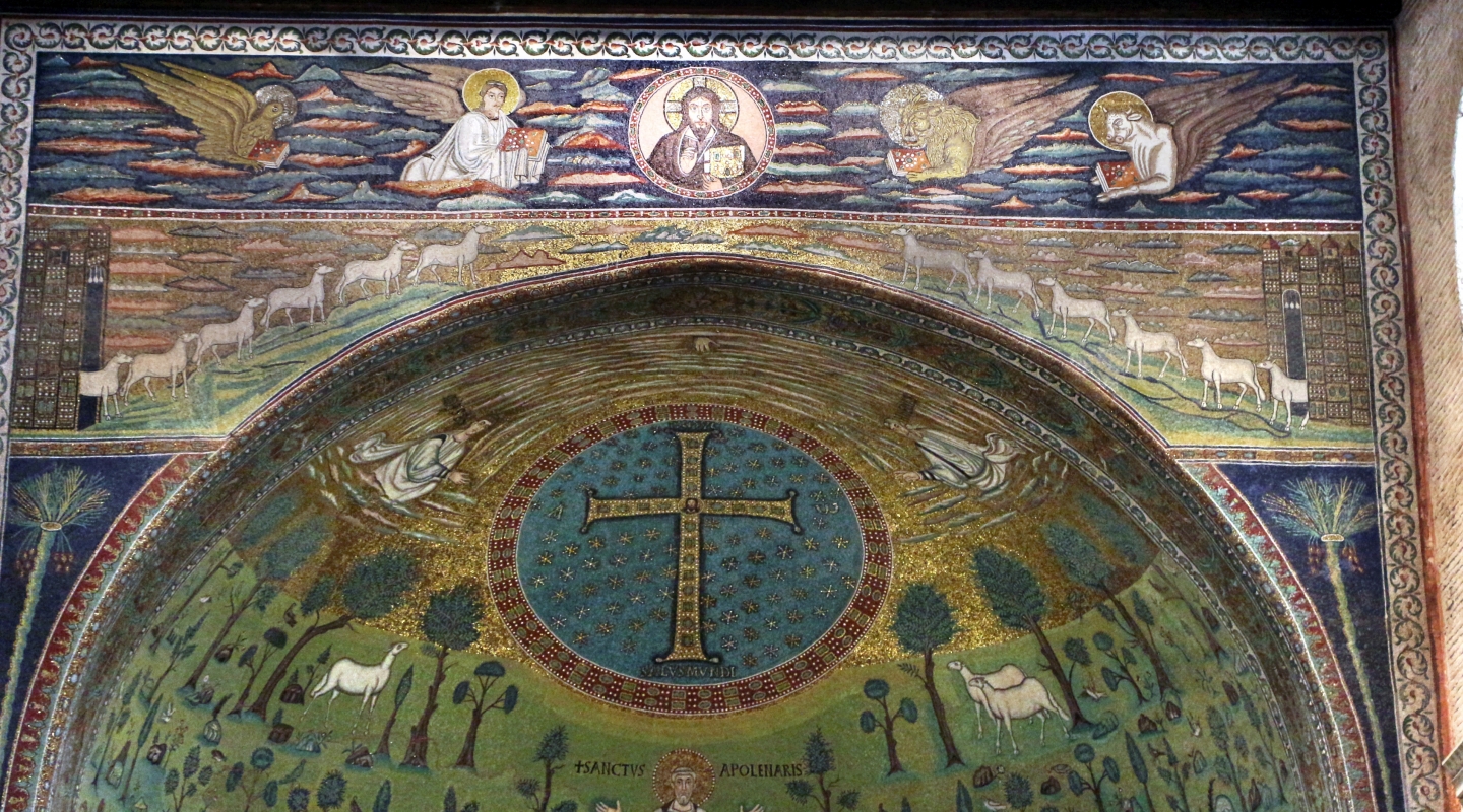 Sant'apollinare in classe, mosaici dell'arcone, cristo benedicente tra i simboli degli evangelisti (IX sec.) e 12 agnelli che escono da gerusalemme e betlemme (VII sec.) 01 - Sailko