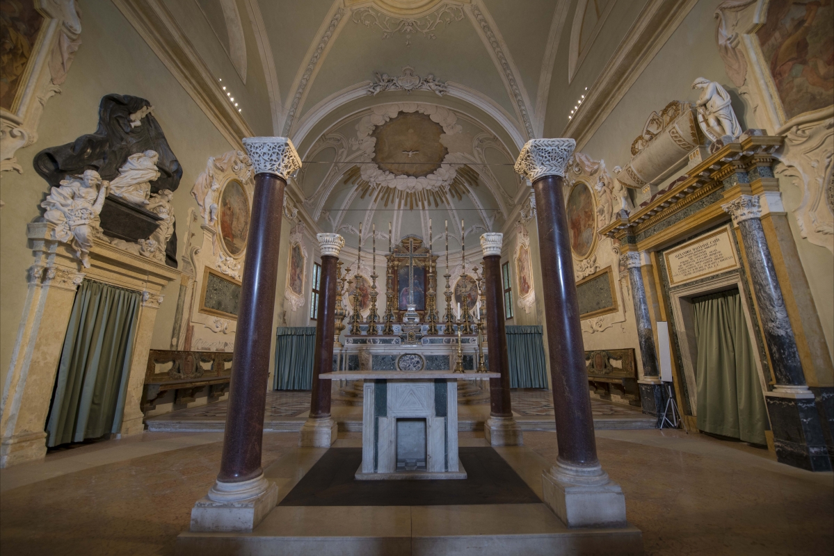 Basilica di Sant'Apollinare Nuovo altare - Wwikiwalter