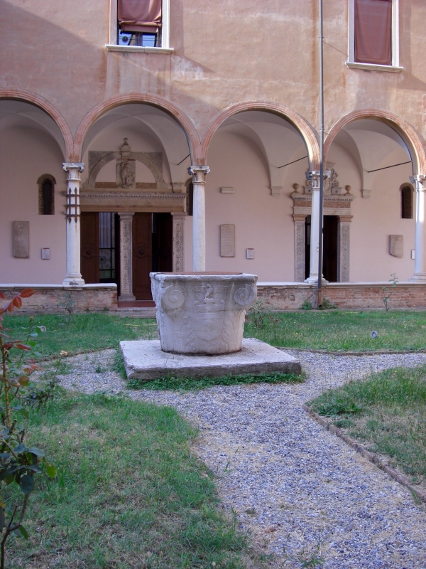 Museo Nazionale di Ravenna-Chiostro della cisterna - Clawsb
