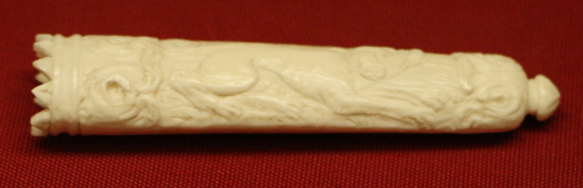 Francia (dieppe) o fiandre, agoraio a forma di faretra, avorio, xviii secolo - Sailko