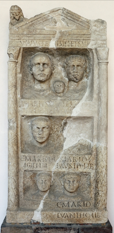 Stele funeraria a pseudoedicola, 1-50 dc ca, da s. pietro in vincoli - Sailko