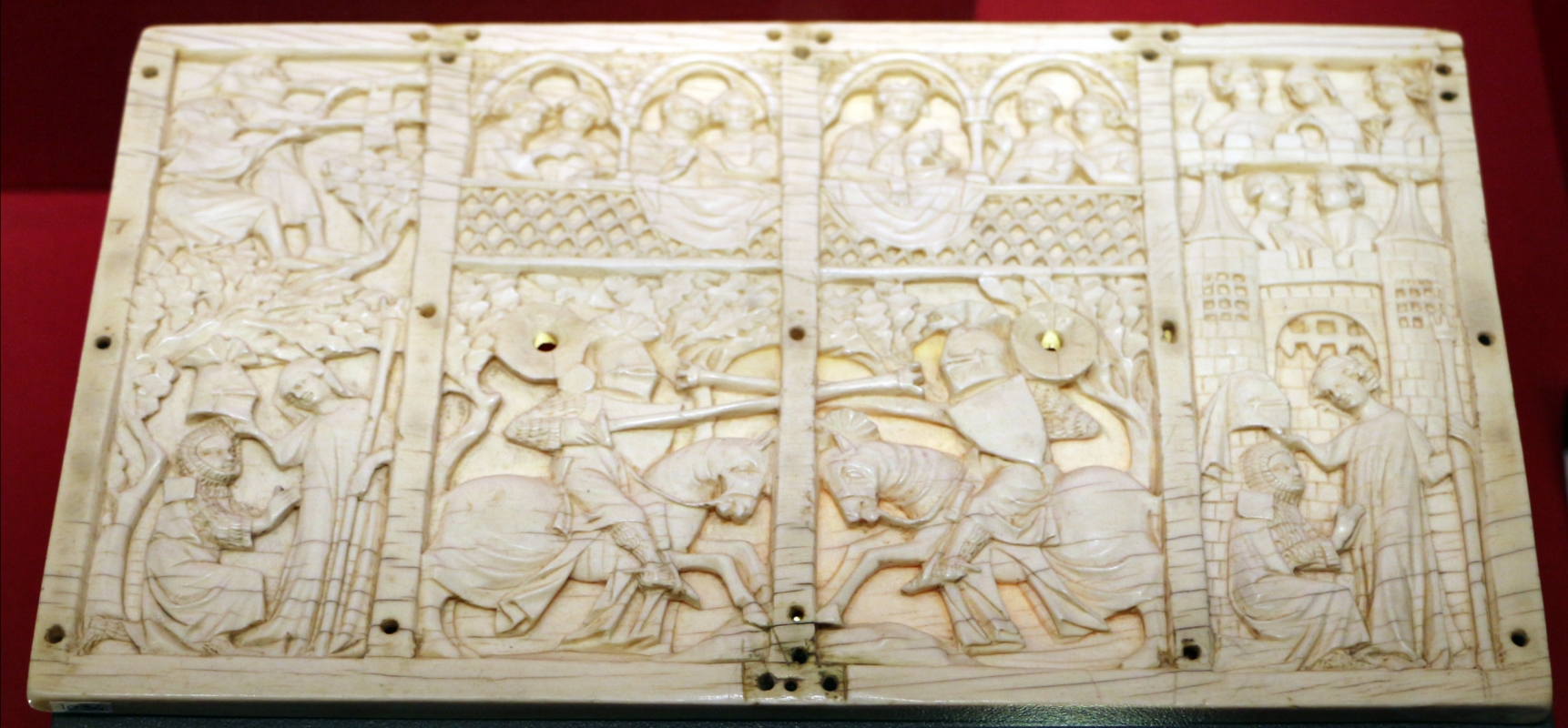 Parigi, coperchio di cofanetto con scena di torneo, avorio, 1300-30 ca - Sailko