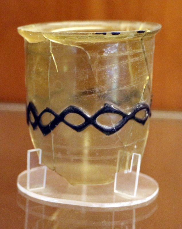 Vaso frammentario in vetro verdognolo con nastri decorativi blu, 390-410 dc ca. 02 da necropoli della marabina - Sailko