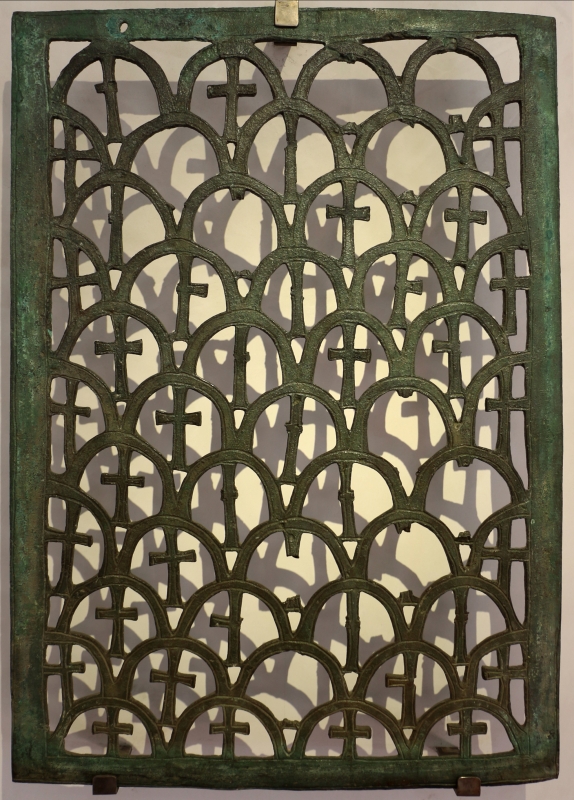 Transenna di finestra in bronzo, dalla cripta di s. apollinare in classe, VI secolo - Sailko