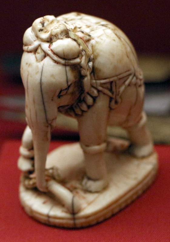 Baghdad (forse), elefante che sradica un albero, avorio, xii secolo ca - Sailko