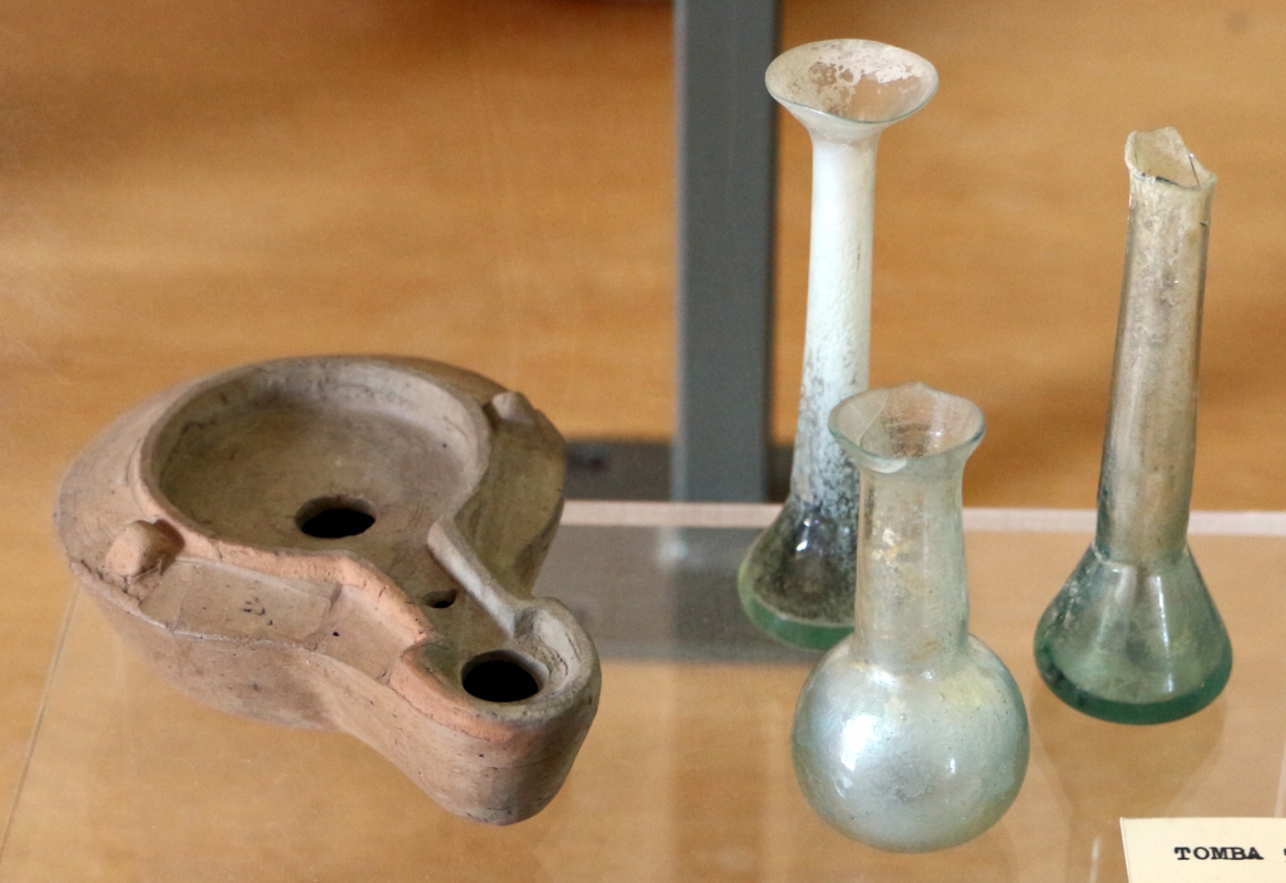 Balsamari in vetro, dalla necropoli le palazzette di classe, I-IV secolo ca. 03 e lucerna - Sailko