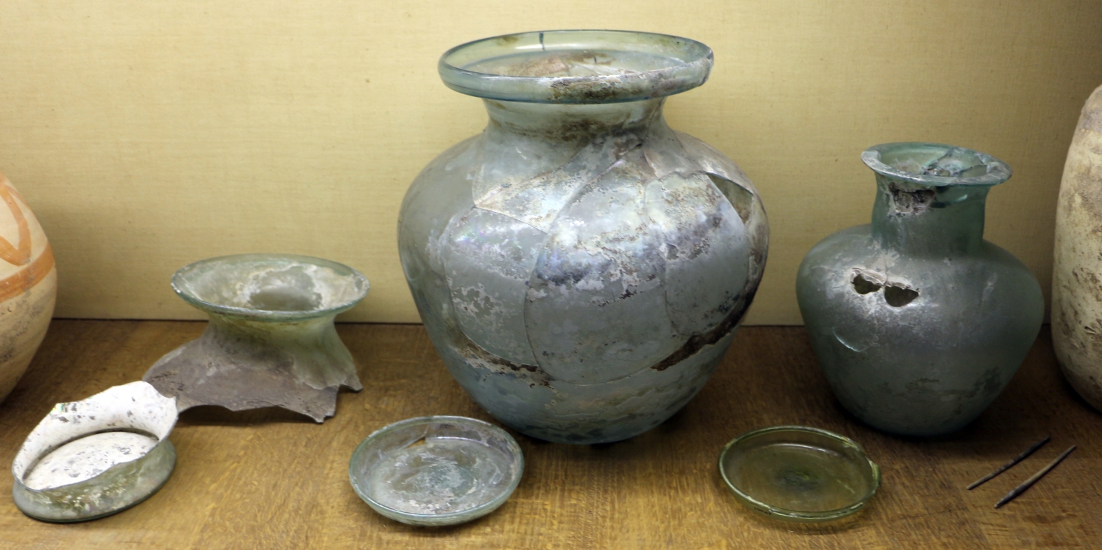 Materiali da necropoli di s. martino in gattara, tomba 10, vasi in vetro - Sailko