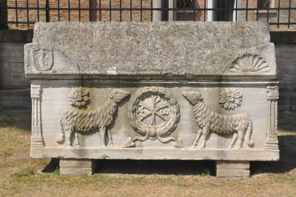 SanVitale exterior sarcofago cristiano - Hispalois