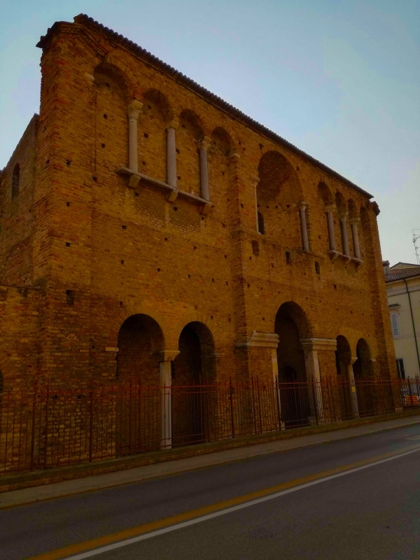 Chiesa di San Salvatore ad Chalchis-cosidetto Palazzo di Teodorico esterno1 - CesaEri