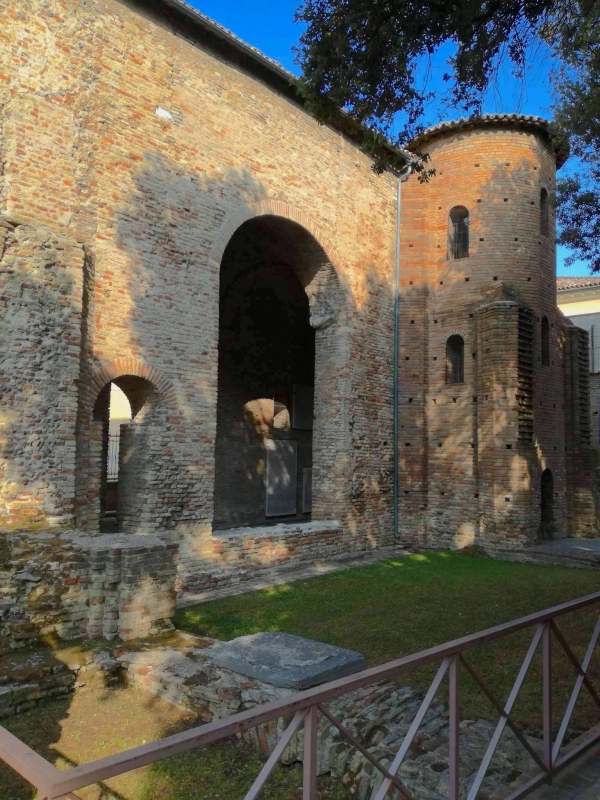 Chiesa di San Salvatore ad Chalchis-cosidetto Palazzo di Teodorico esterno - CesaEri