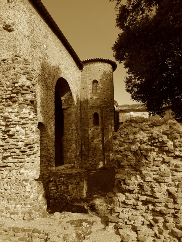 Chiesa di San Salvatore ad Chalchis cosiddetto Palazzo di Teodorico seppia - Opi1010
