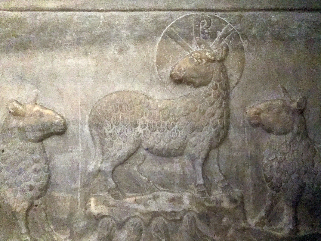 GalliaPlacidia sarcofago Constantino III detalle Agnus Dei - Hispalois