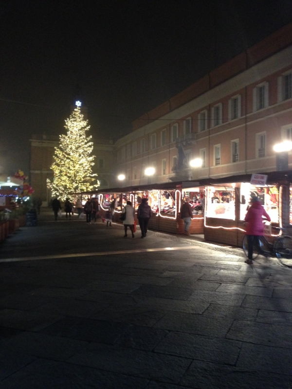 Mercatino di Natale a Piazza del Popolo foto di C.Grassadonia - Chiara.Ravenna