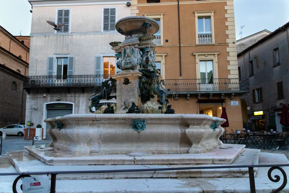 Fontana Monumentale Faenza 8401 - Nikita964x