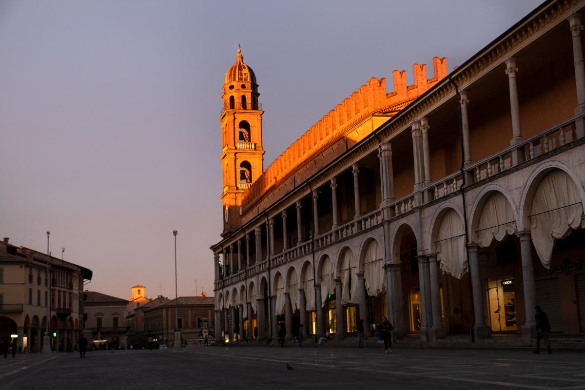 Faenza Piazza del Popolo tramonto - Nikita964x