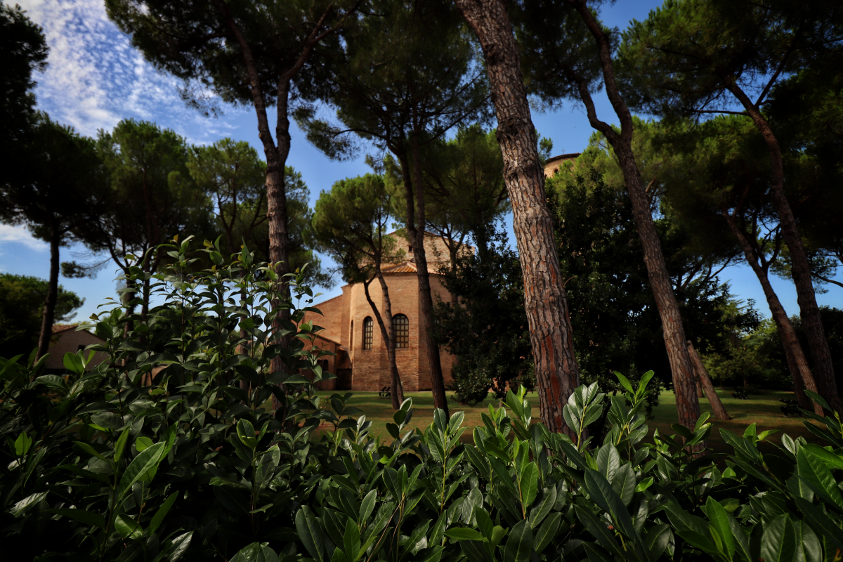Basilica di Sant'Apollinare in Classe, Ravenna (retro della Basilica) - Stefano Casano