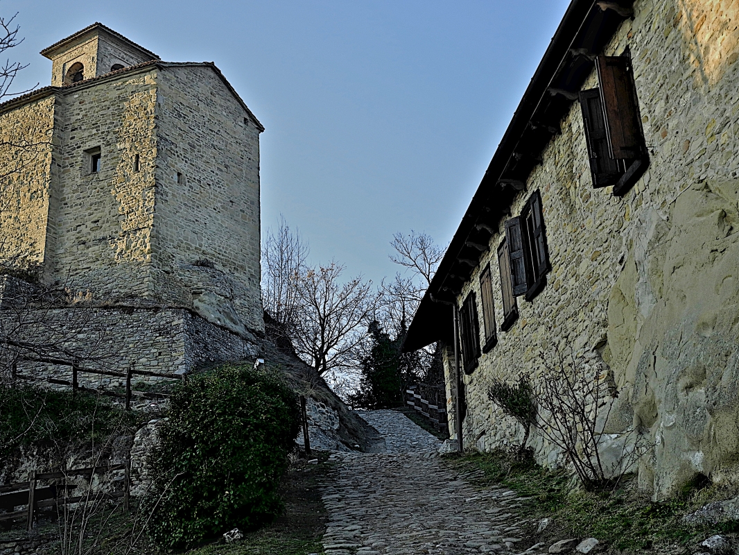 Salita al Castello di Carpineti - Caba2011