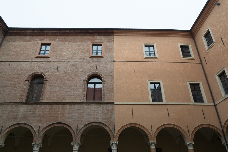 Colonnato e finestre del palazzo dei principi - Andrea Incerti