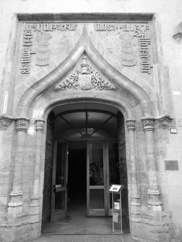 Galleria Parmeggiani, particolari all'ingresso 3 - Luca Gabbi