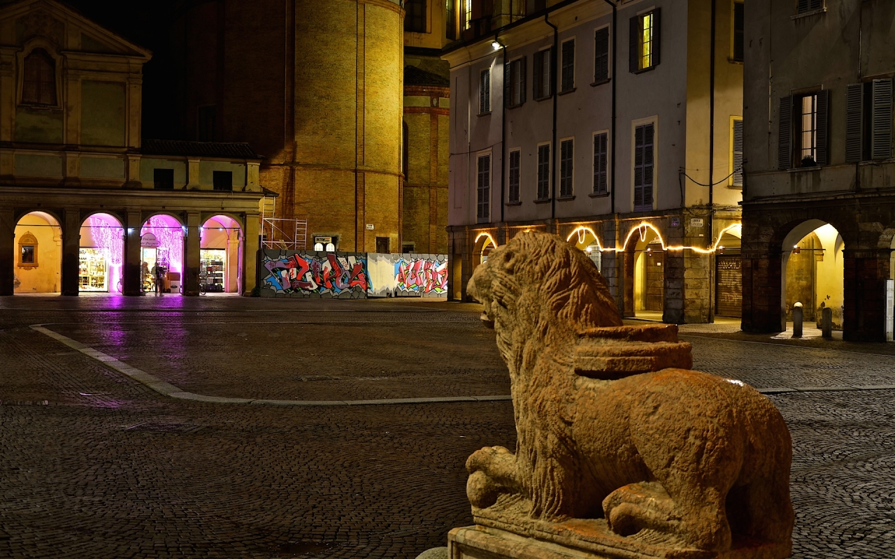 Piazza Piccola by night - Caba2011