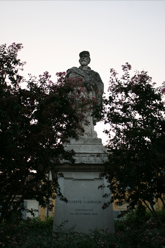 Garibaldi statua guastalla - Elesorez