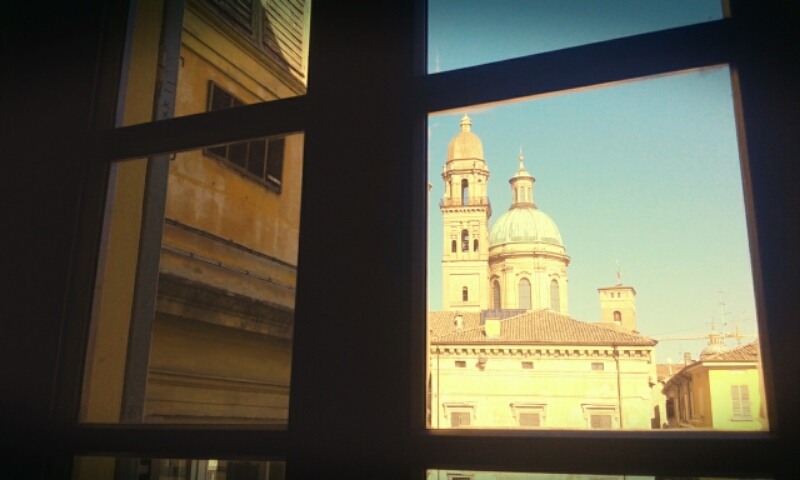 Vista finestra, scorcio di Piazza Roversi - Ceci.melani