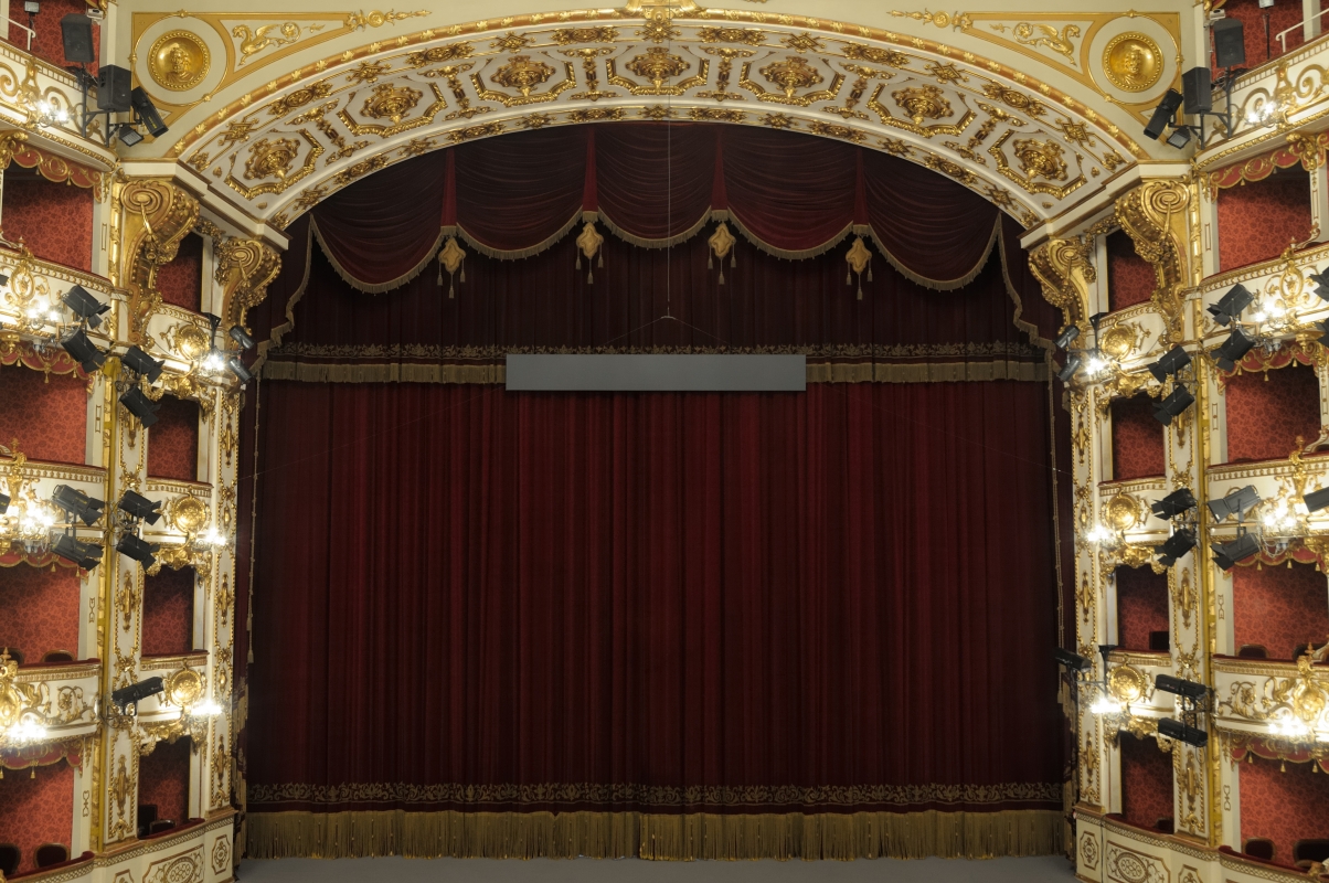Teatro Municipale Romolo Valli sipario 1 - Lorenzo Gaudenzi