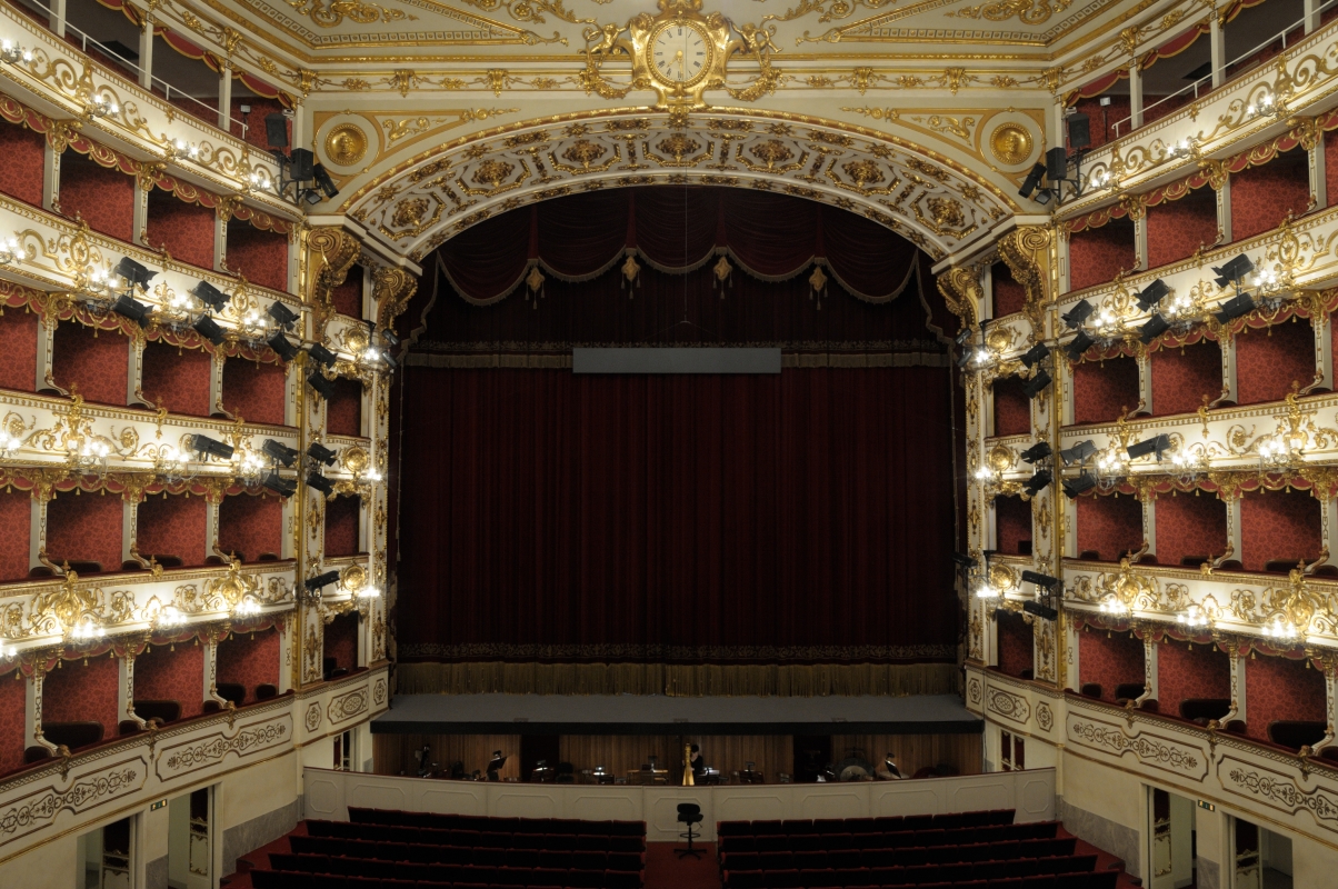Teatro Municipale Romolo Valli sipario 4 - Lorenzo Gaudenzi