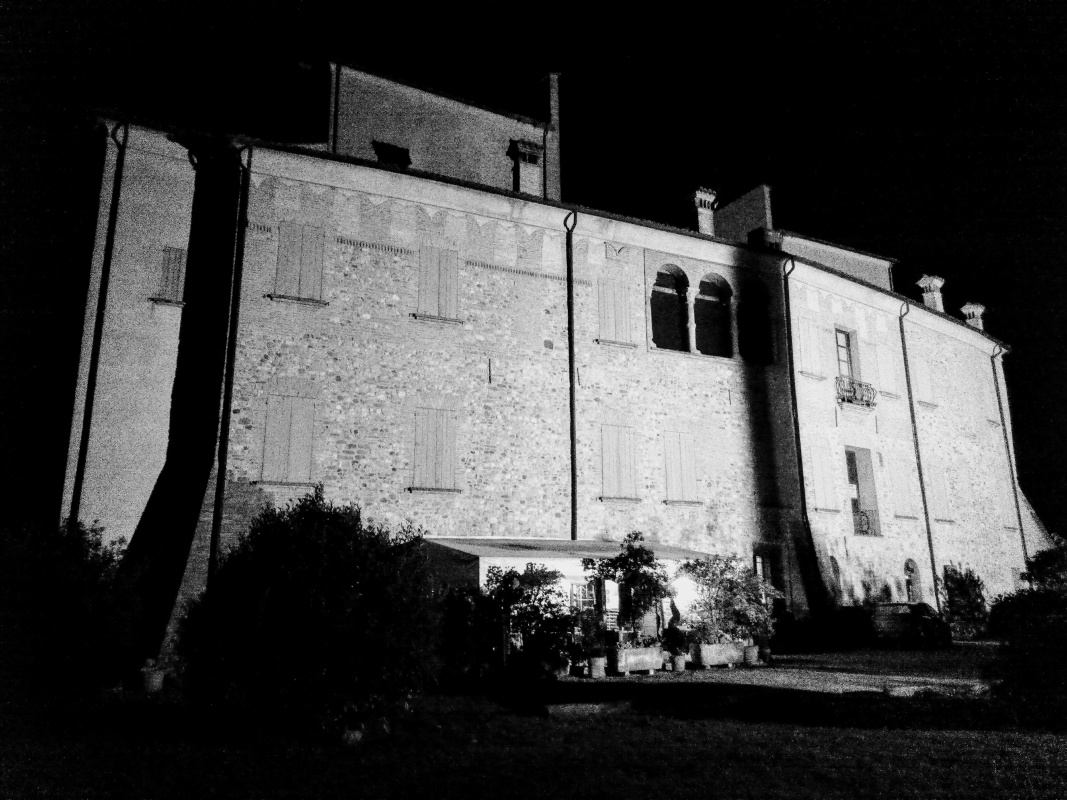 Il Castello di Arceto in una sera d'aprile - U2lorri