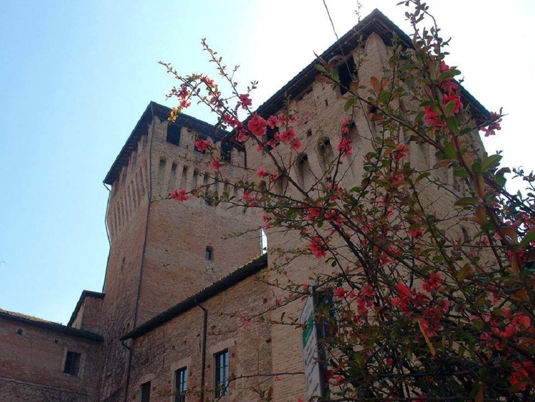 Castello in primavera - Comune di Montecchio Emilia