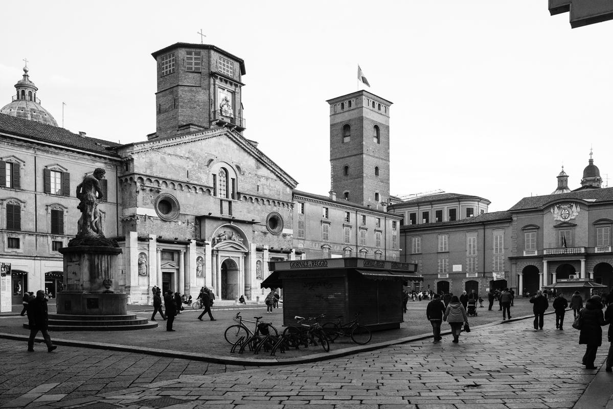 Duomo di Reggio Emilia, vista piazza - Akromond