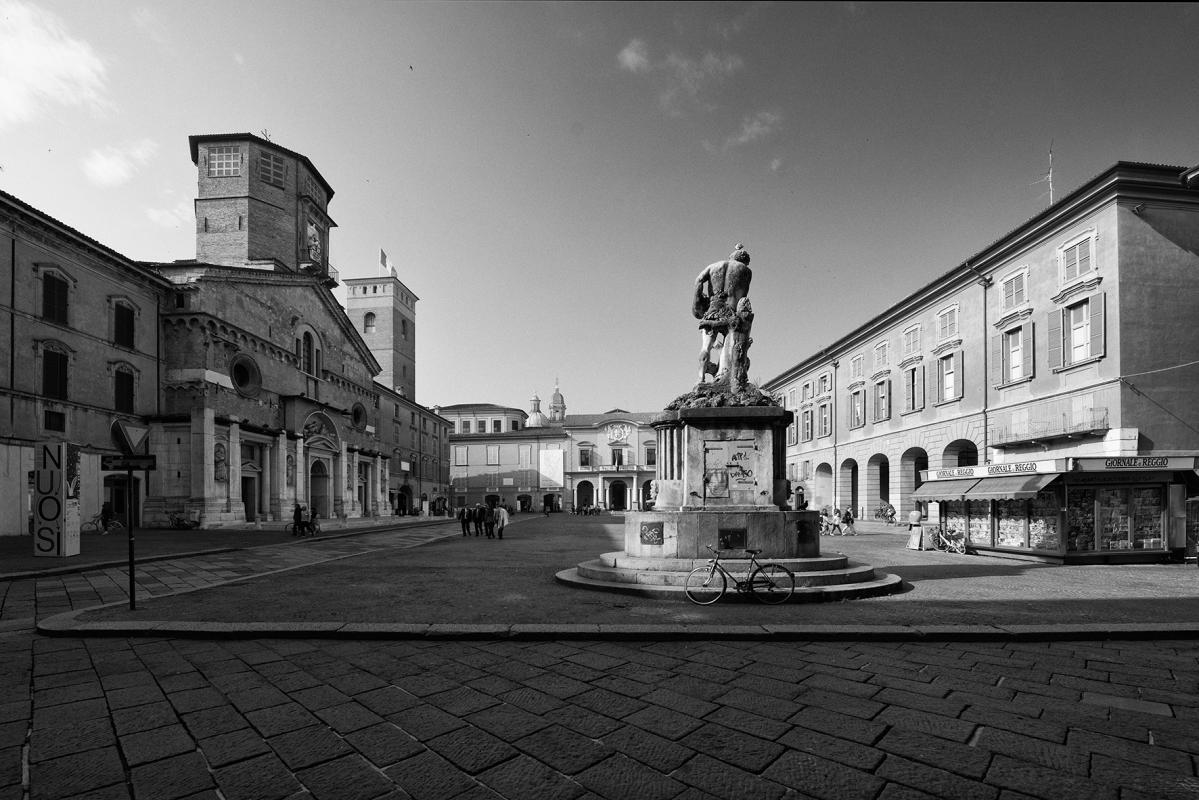 Piazza del Duomo, fontana del crostolo - Akromond