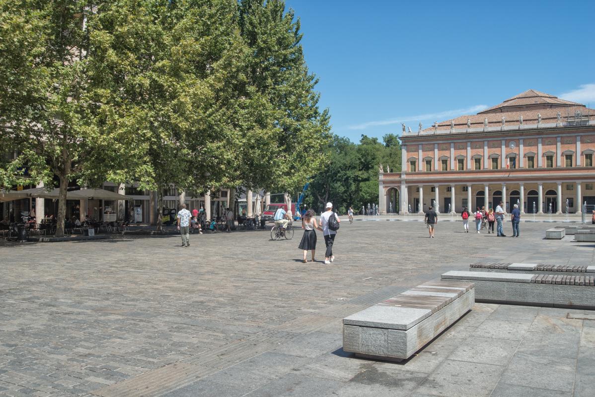 Piazza Martiri vista teatro - PhotoVim