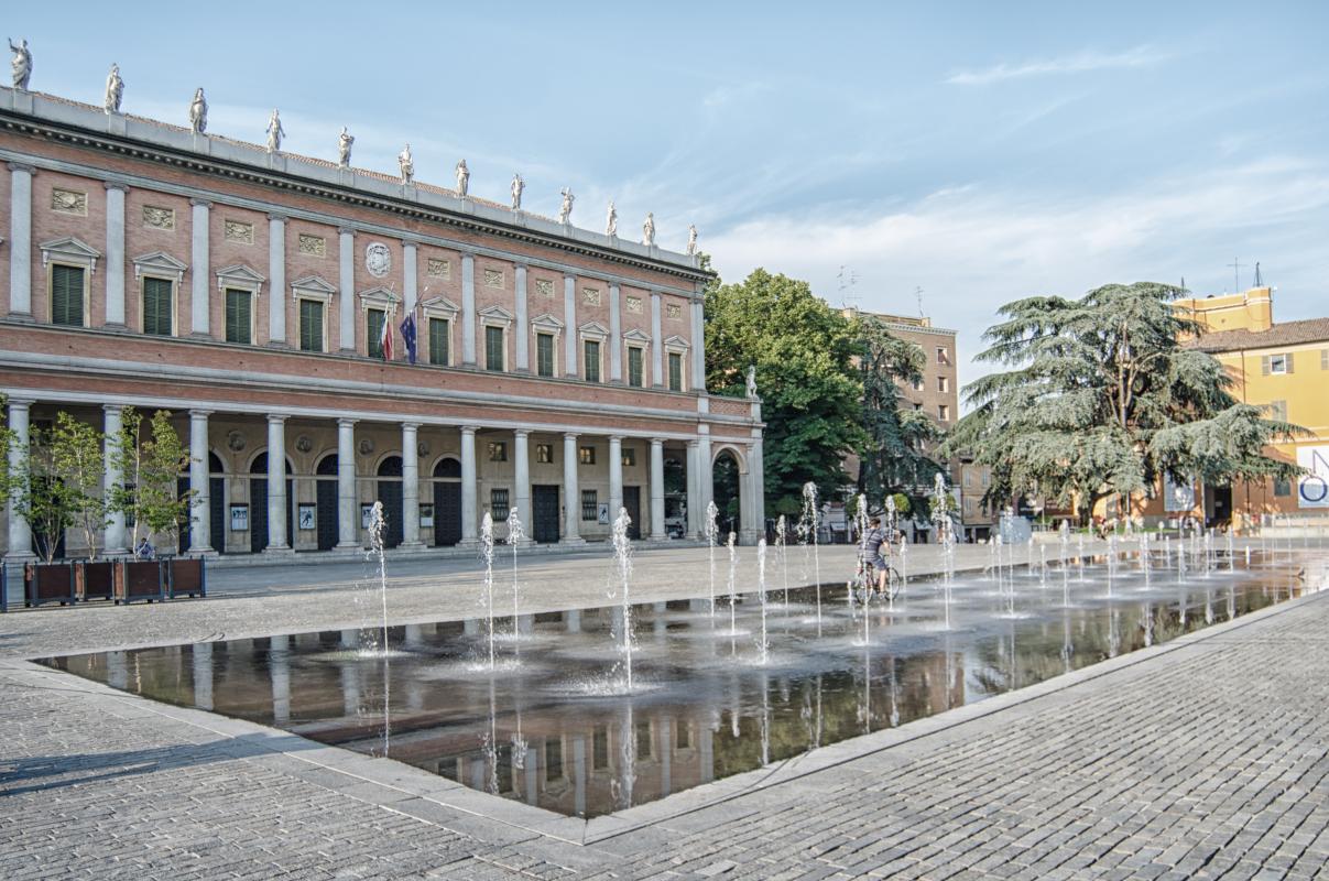 Teatro Municipale e fontana - PhotoVim