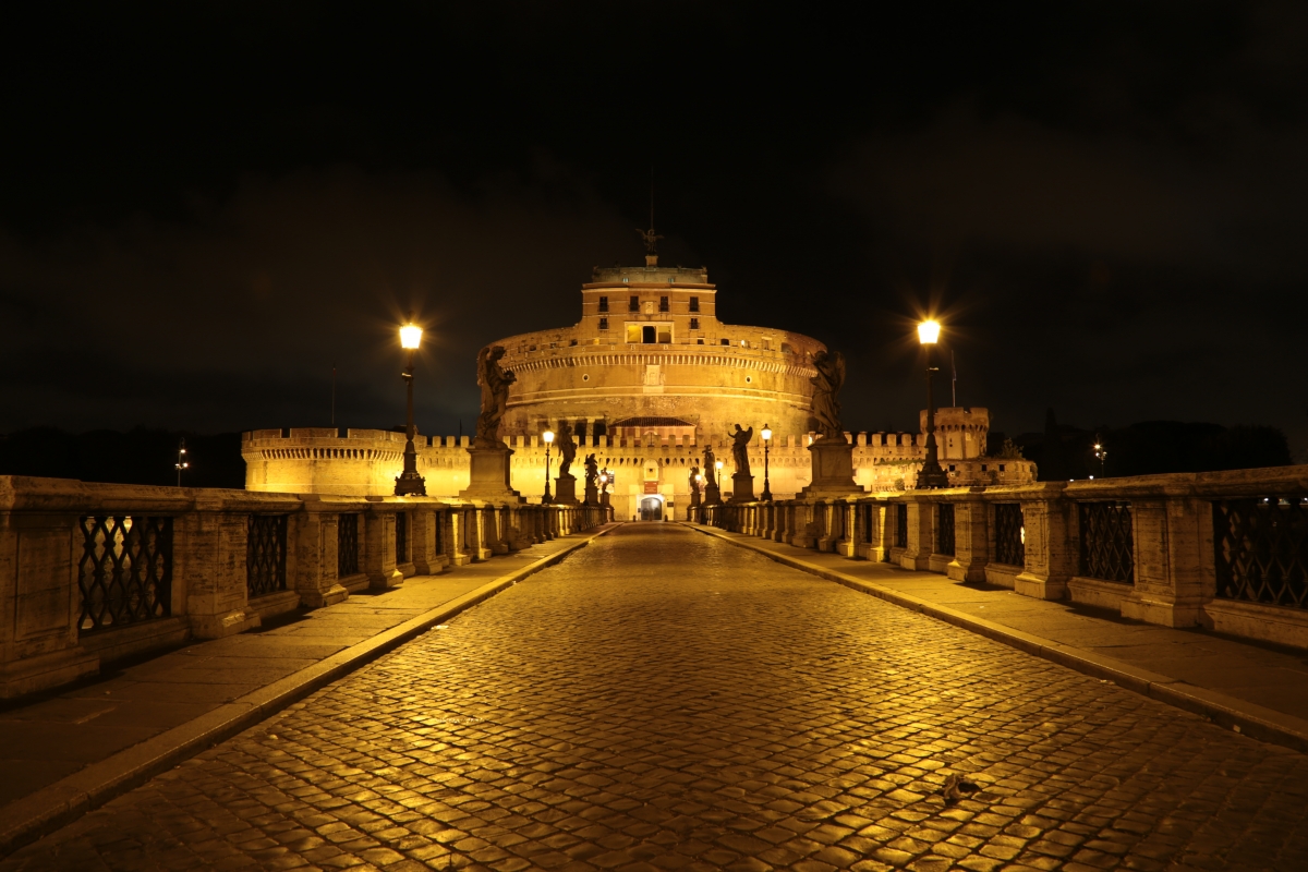Night view of Castel Sant'Angelo and Ponte Sant'Angelo - Simone Antonazzo / ENIT SpA