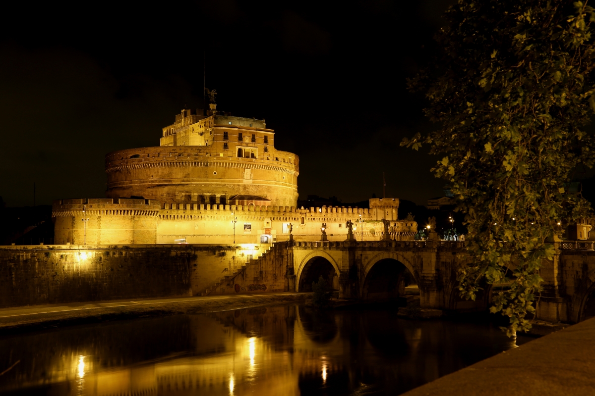 Night view of Castel Sant'Angelo and Ponte Sant'Angelo - Simone Antonazzo / ENIT SpA