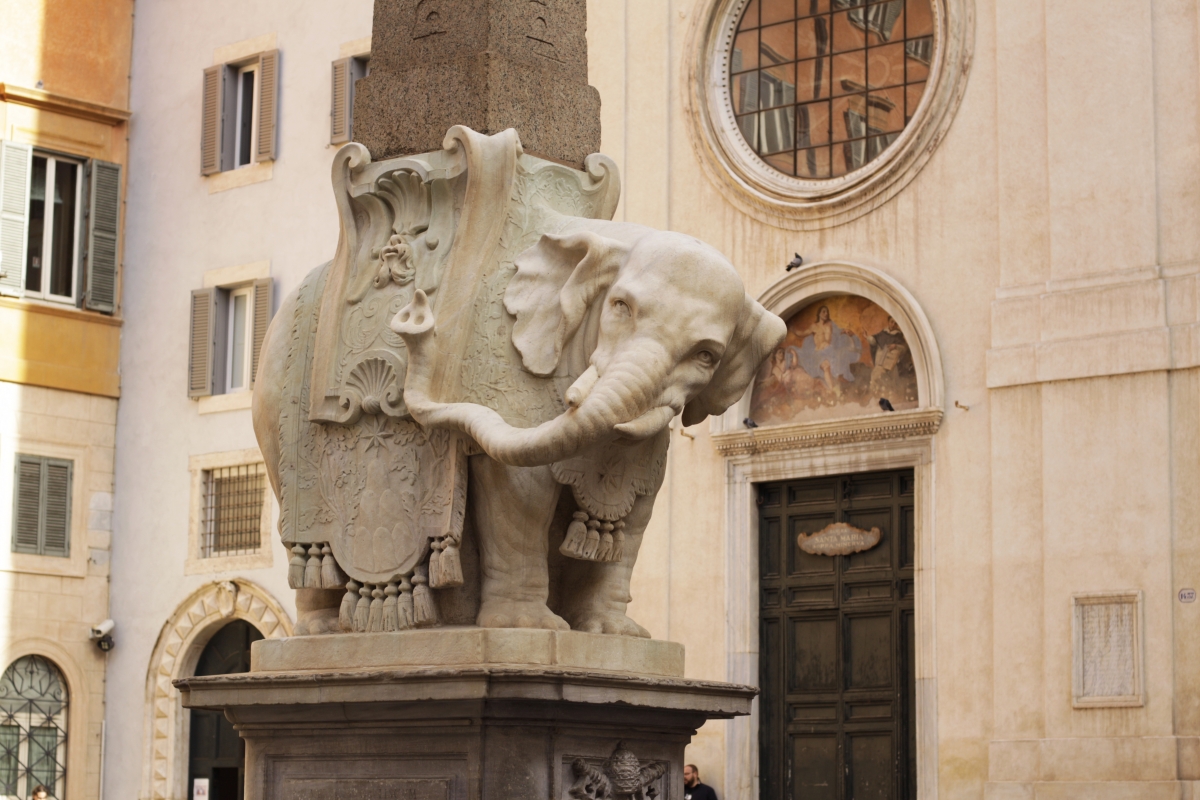 L'elefante di marmo dell'Obelisco della Minerva, scolpito da Ercole Ferrata su disegno di Gian Lorenzo Bernini - Simone Antonazzo / ENIT SpA