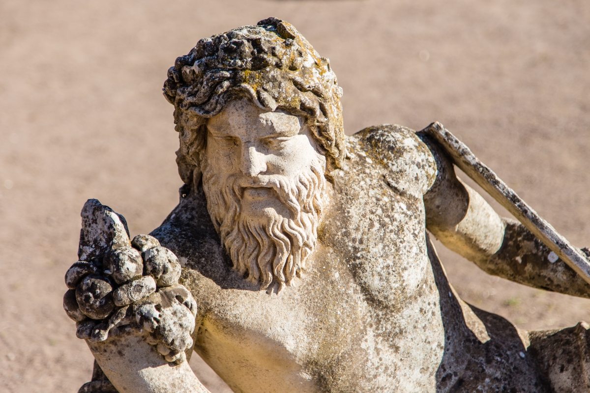 Villa Adriana, una statua nell'area del Canopo - Simone Antonazzo / ENIT SpA
