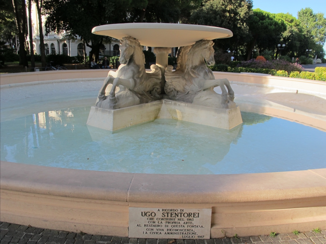 Rimini, fontana dei 4 cavalli 02 - Sailko