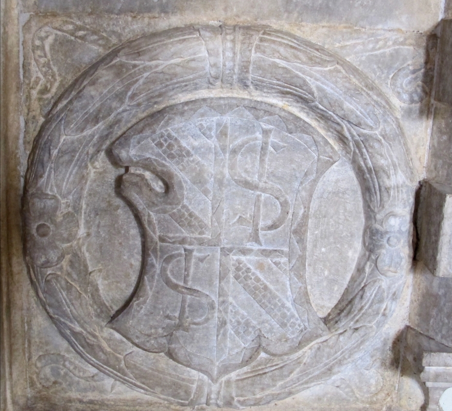 Cappella dei caduti, portale, stemma sigismondo - Sailko