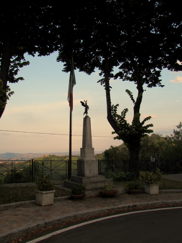 Monumento ai caduti di Montefiore - LaraLally19