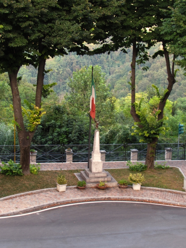Monumento ai caduti visto dall alto - LaraLally19